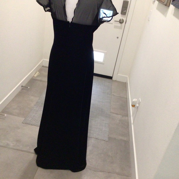 CACHET LONG VELVET DRESS WITH MESH CAP SLEEVES AND CUTOUT IN BACK - Picture 3 of 8